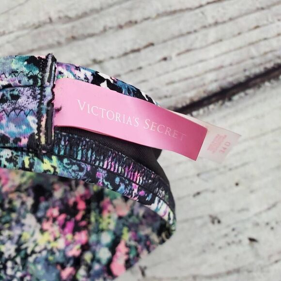 Victoria’s Secret 34D Halter Bikini Top – Multicolor Paisley Print, Padded, Boho - Picture 8 of 9